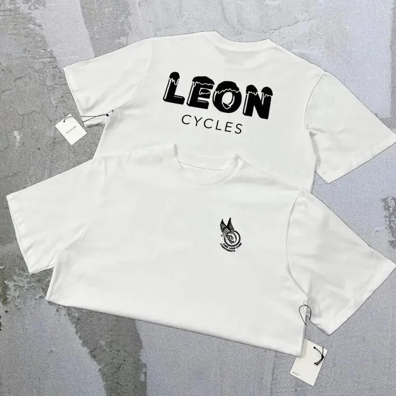 白色字母涂鸦 A08