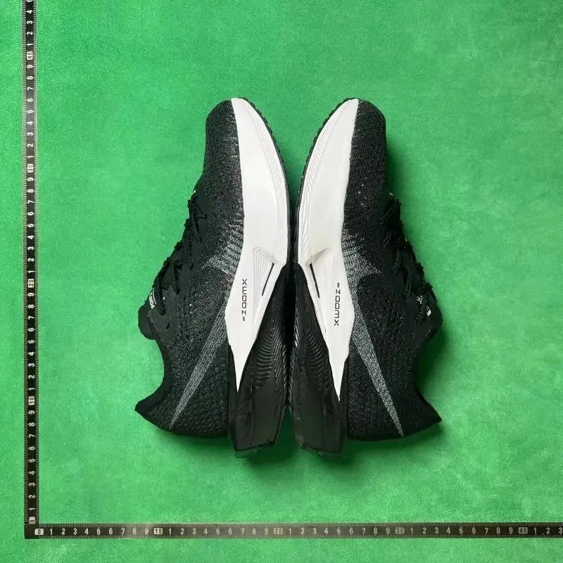 Black and white background No.1